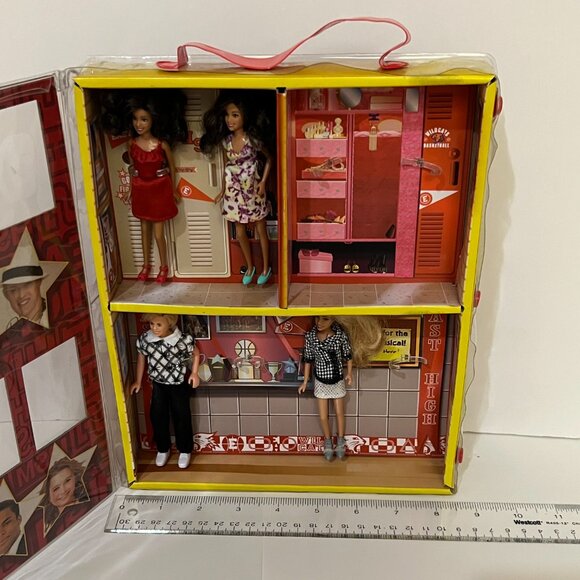 High School Musical East High Yearbook Playset Case with 4 Mini Dolls - Picture 12 of 16